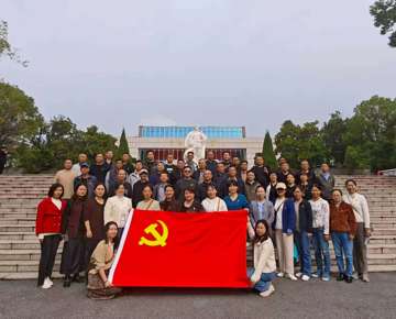 医院、后勤党委联合图书馆党总支组织党员赴弋阳开展主题党日活动
